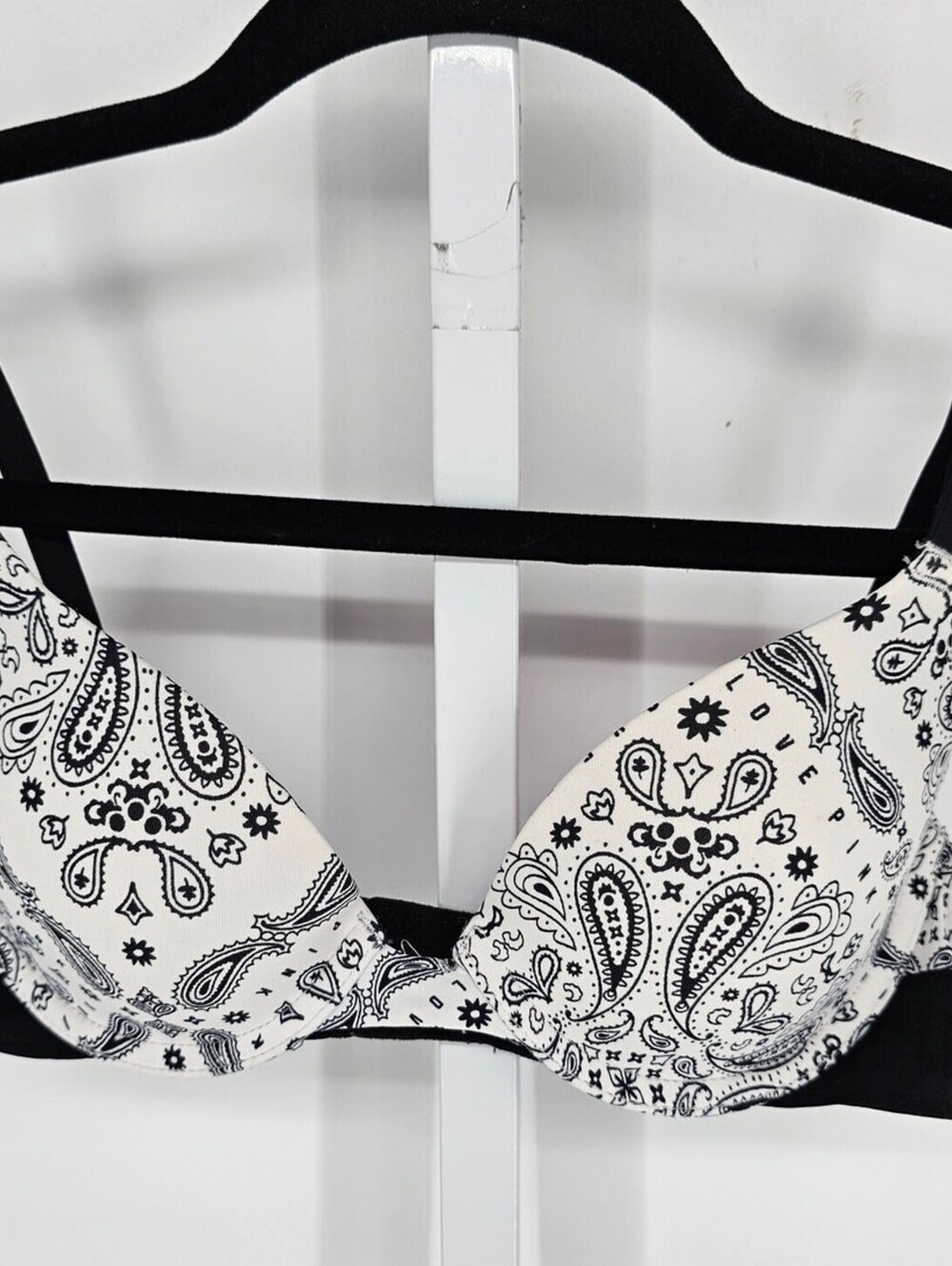 PINK Victorias Secret Sz 34B T Shirt Bra Black White Bandana Paisley Print
